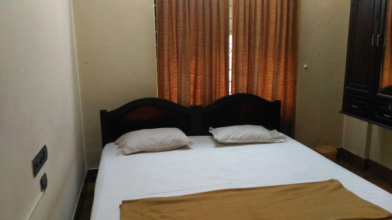 Guruvāyūr Poonthanam Guest House מראה חיצוני תמונה