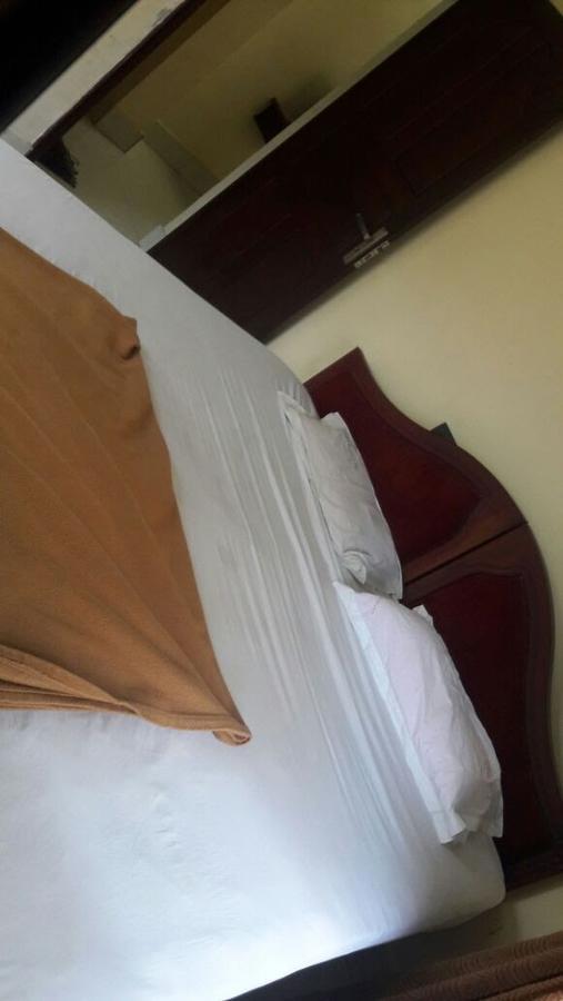 Guruvāyūr Poonthanam Guest House מראה חיצוני תמונה